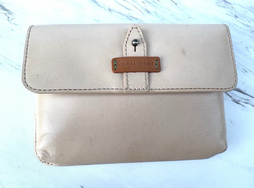 Moral Code Sadie Leather Clutch - Cream Sustainable Ethical Minimalist Luxe